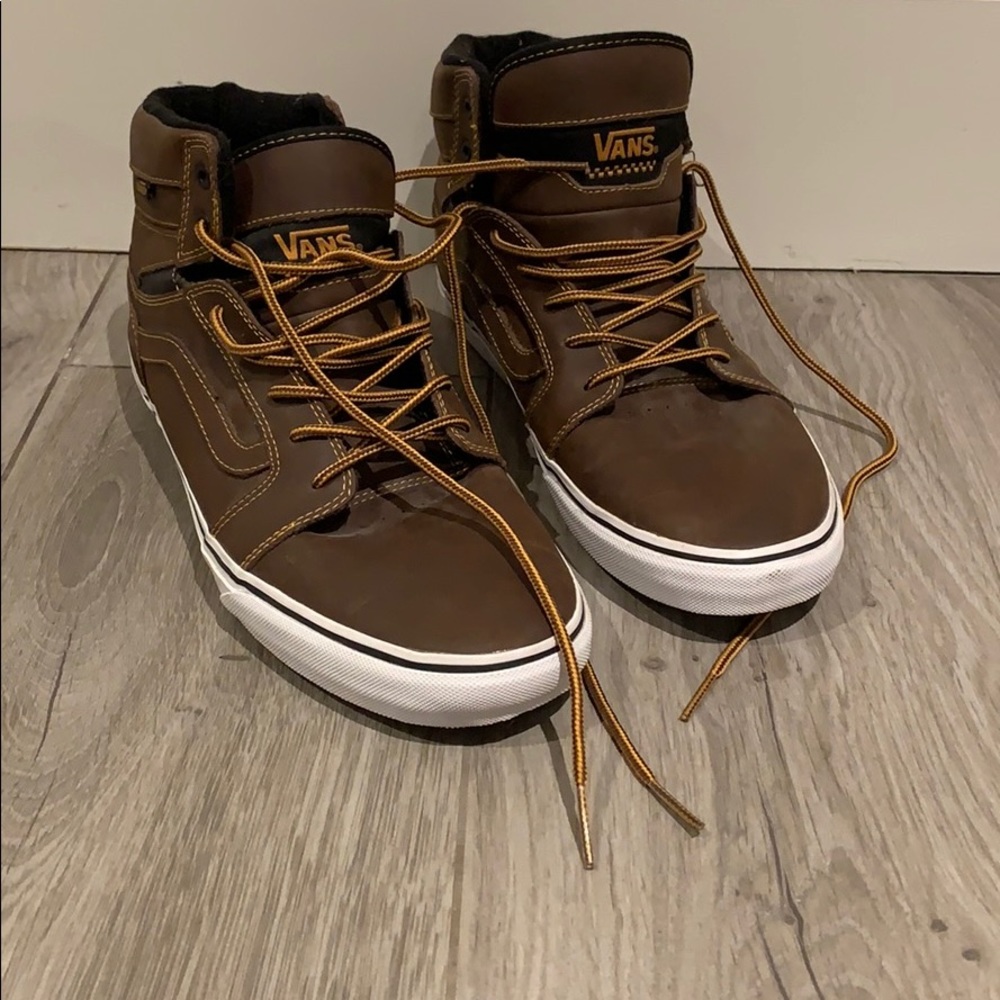 NEW Men’s high top Vans